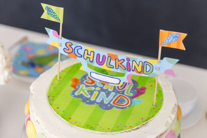 Detailaufnahme des 23 cm breiten Einschulungs-Tortenbanners aus 300g starker Pappe.