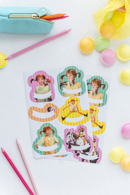 Ein DIN A5 Bogen mit sechs bunten Pippi Langstrumpf Namensaufklebern zum Beschriften für Kindergeburtstage.