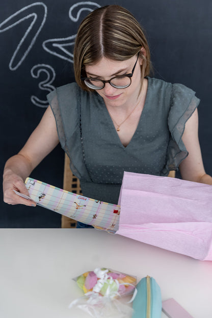 Pippi Langstrumpf Stundenplan ls Einschulungsgeschenk in einer Schultüte.